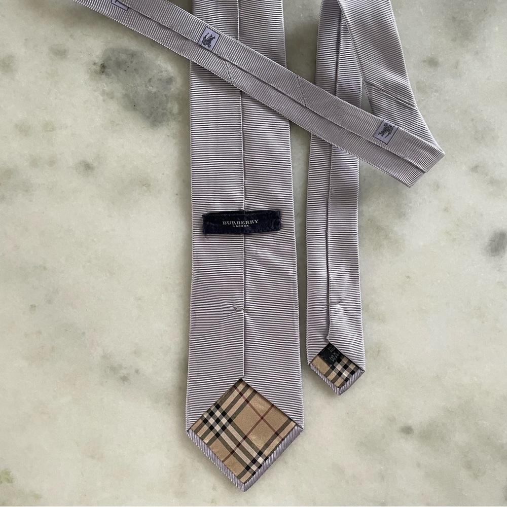 Burberry London Pale Lavender Tie - Picture 3 of 9